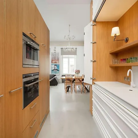 Unique And Bright Library Near Old Town In By Renters Apartman