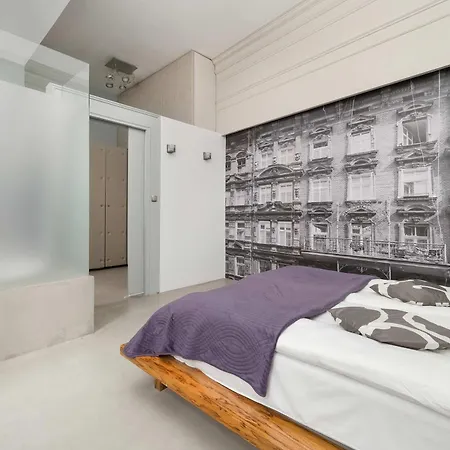 Unique And Bright Library Near Old Town In By Renters Apartman *