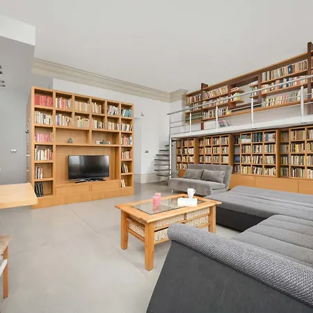 Apartman Unique And Bright Library Near Old Town In By Renters