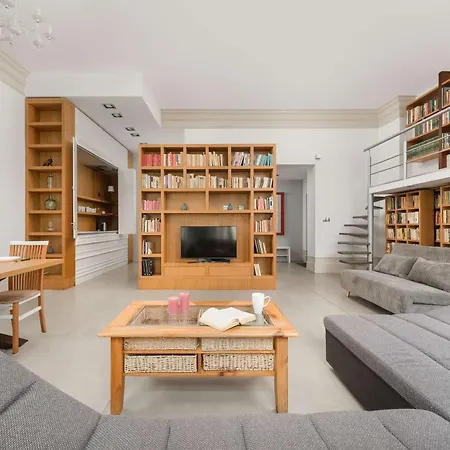 Unique And Bright Library Near Old Town In By Renters Apartman Wrocław