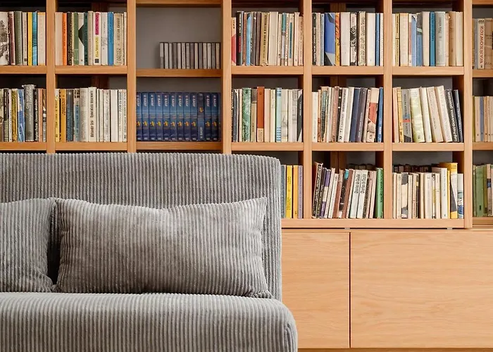 Unique And Bright Library Near Old Town In By Renters *