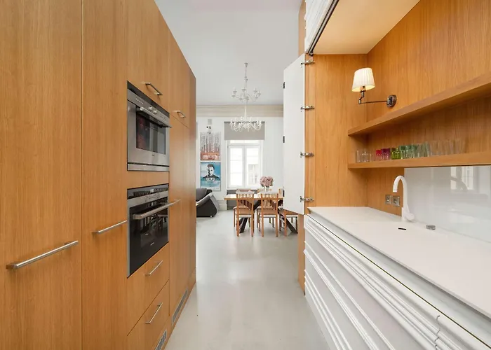 Unique And Bright Library Near Old Town In By Renters Apartment