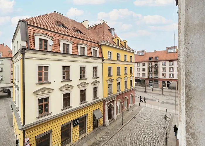 Unique And Bright Library Near Old Town In By Renters Apartment