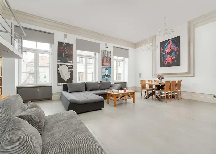 Daire Unique And Bright Library Near Old Town In By Renters